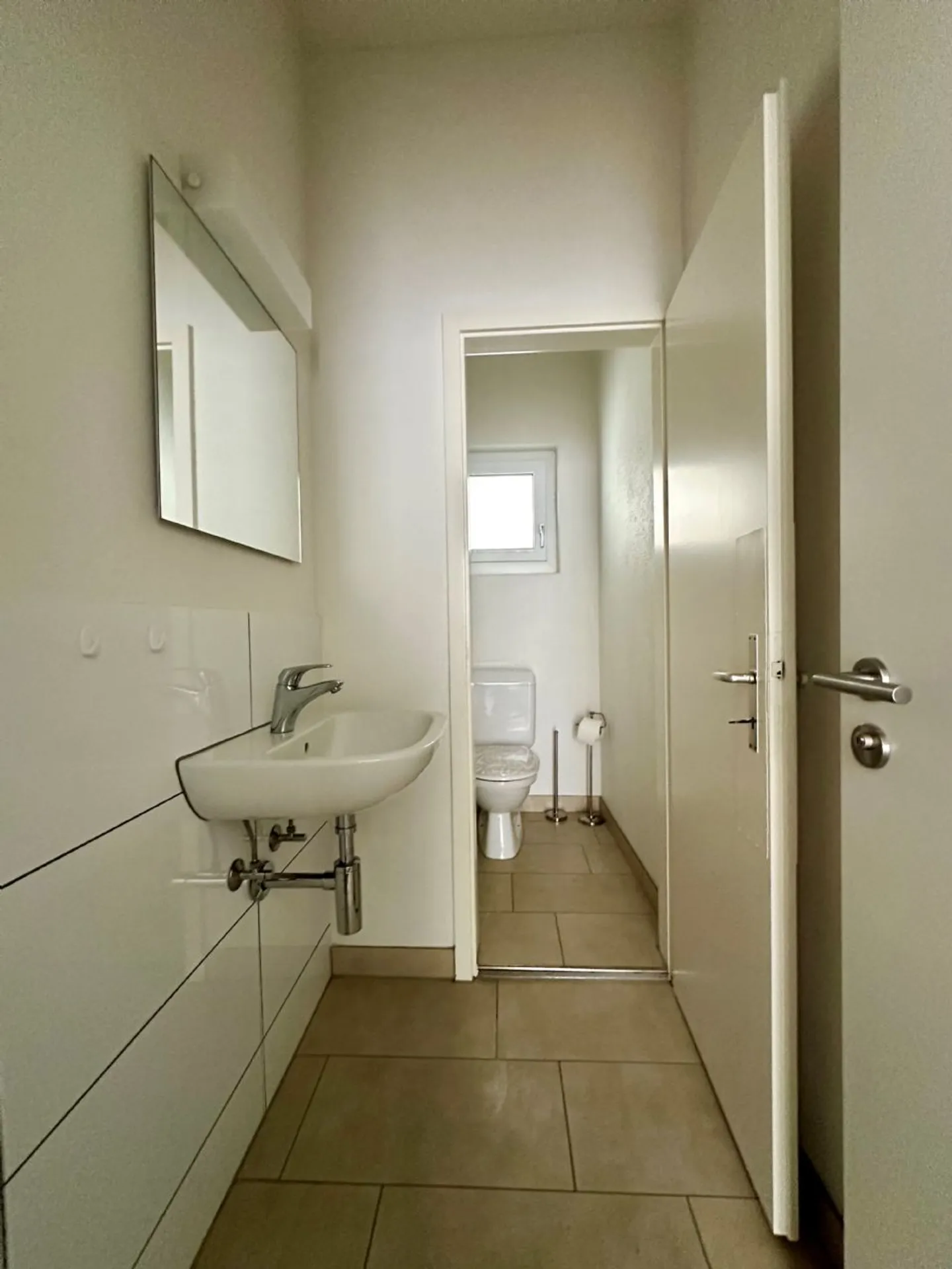 Vielseitig nutzbare Gewerberäumlichkeit/Ladenlokal Nähe Öv! - Foto 8 von 12