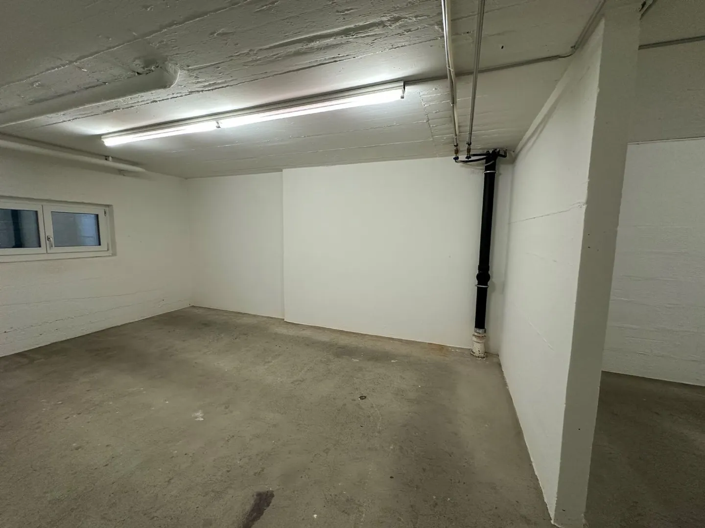 Vielseitig nutzbare Gewerberäumlichkeit/Ladenlokal Nähe Öv! - Foto 10 von 12