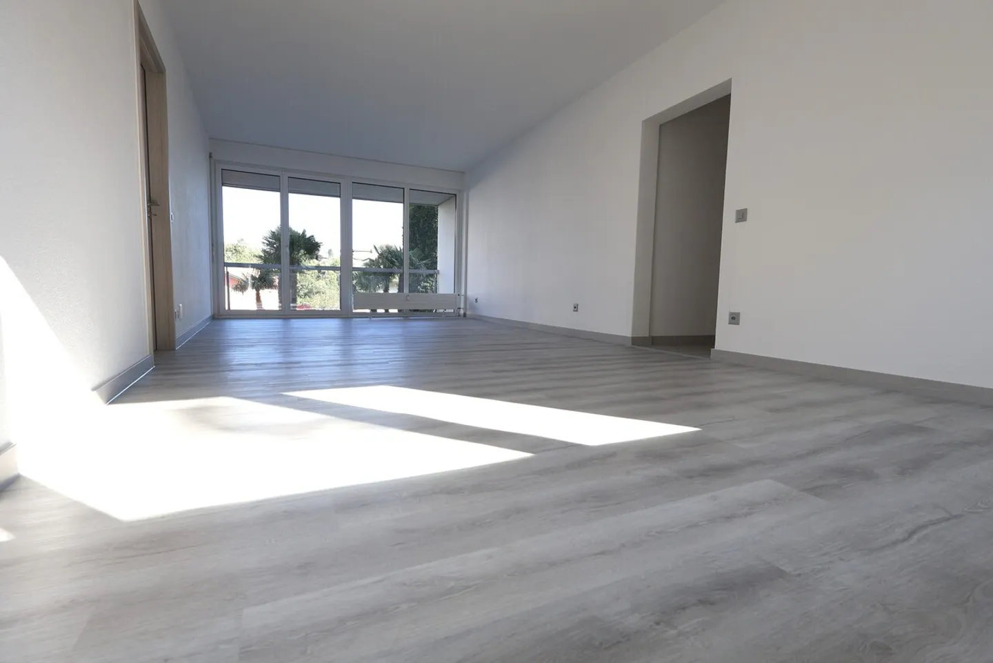 Appartement moderne de 3,5 pièces récemment rénové à Coldrerio - Photo 4 sur 13