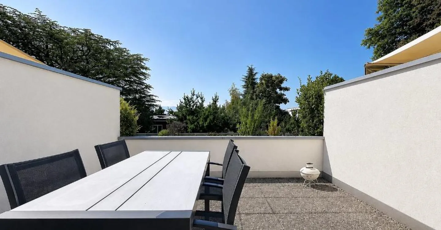 Appartement Charmant avec Terrasse - Photo 1 sur 4