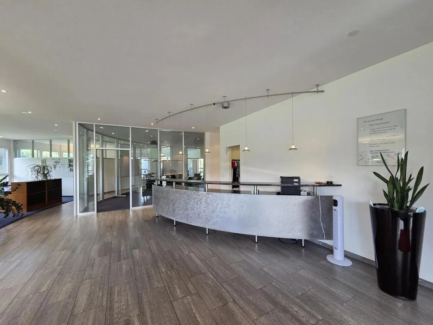 Moderne 6-Zimmer-Büroräume in Feusisberg mit herrlicher Aussicht - Foto 5 von 10