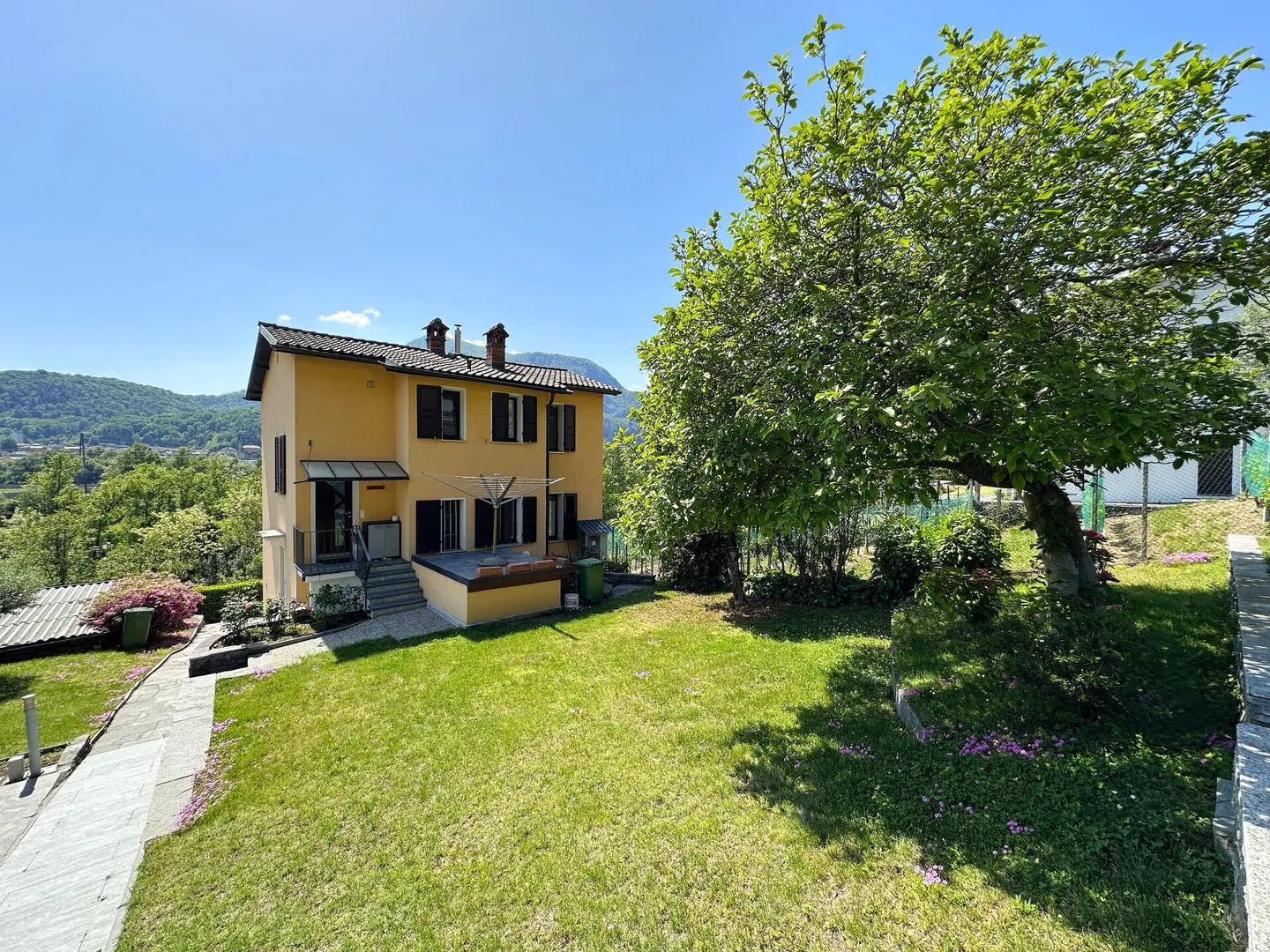 Bellissima casa unifamiliare a Solduno - Foto 1 di 11