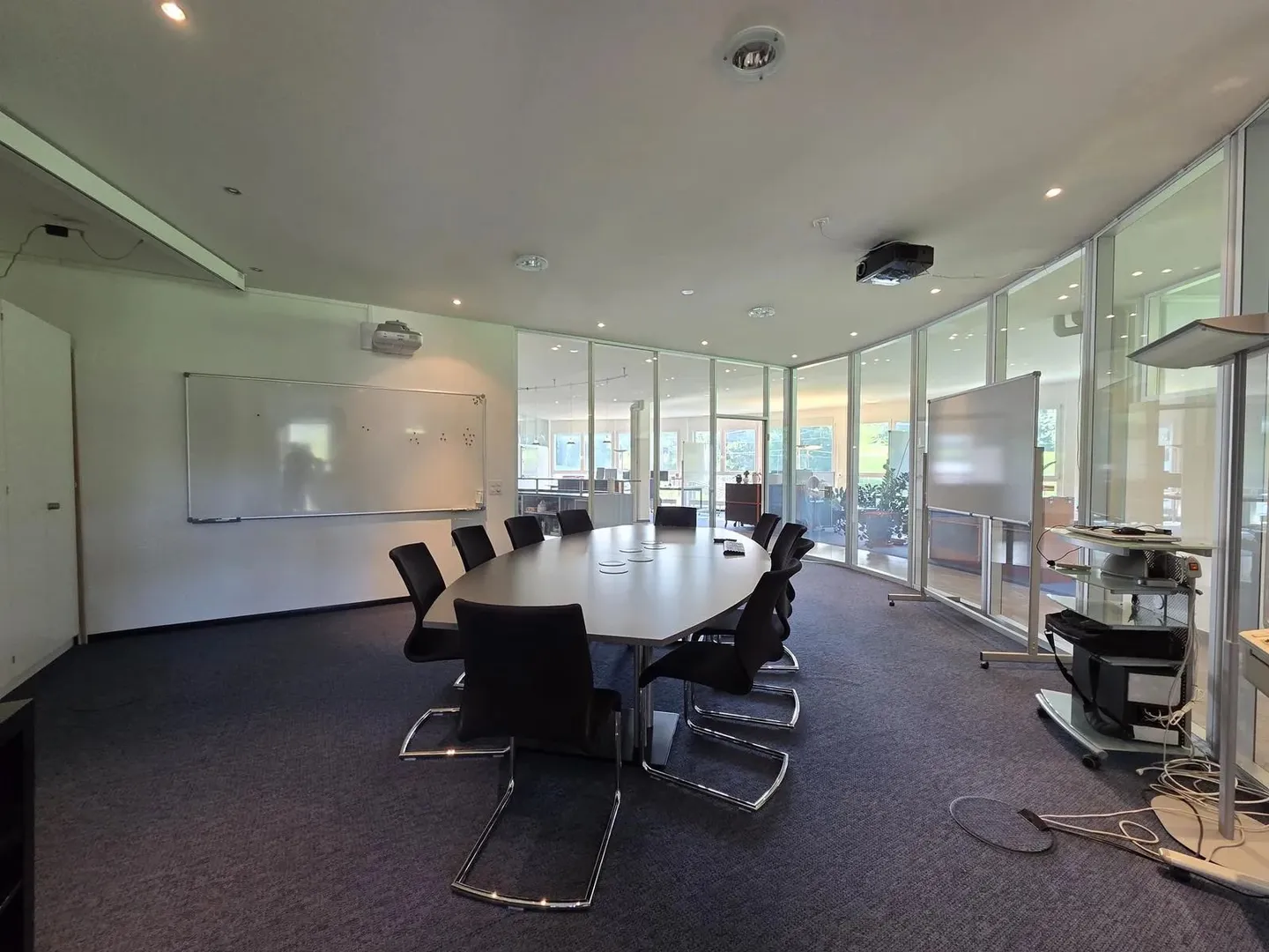 Moderne 6-Zimmer-Büroräume in Feusisberg mit herrlicher Aussicht - Foto 8 von 10