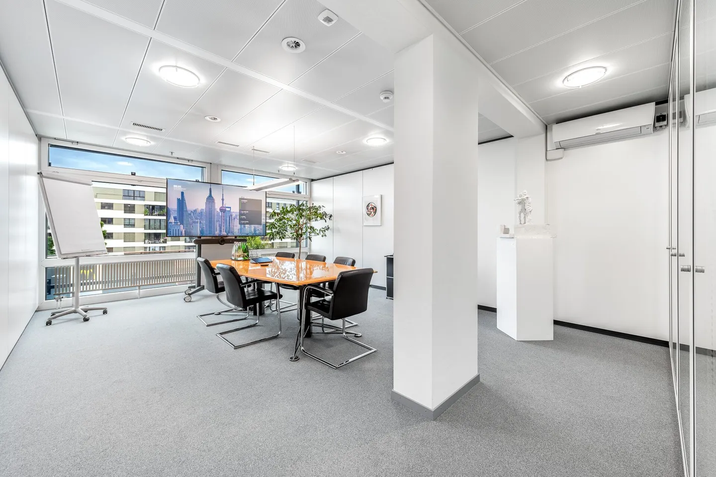 Representative developed office spaces at the city border Zug/Baar - Photo 3 of 5