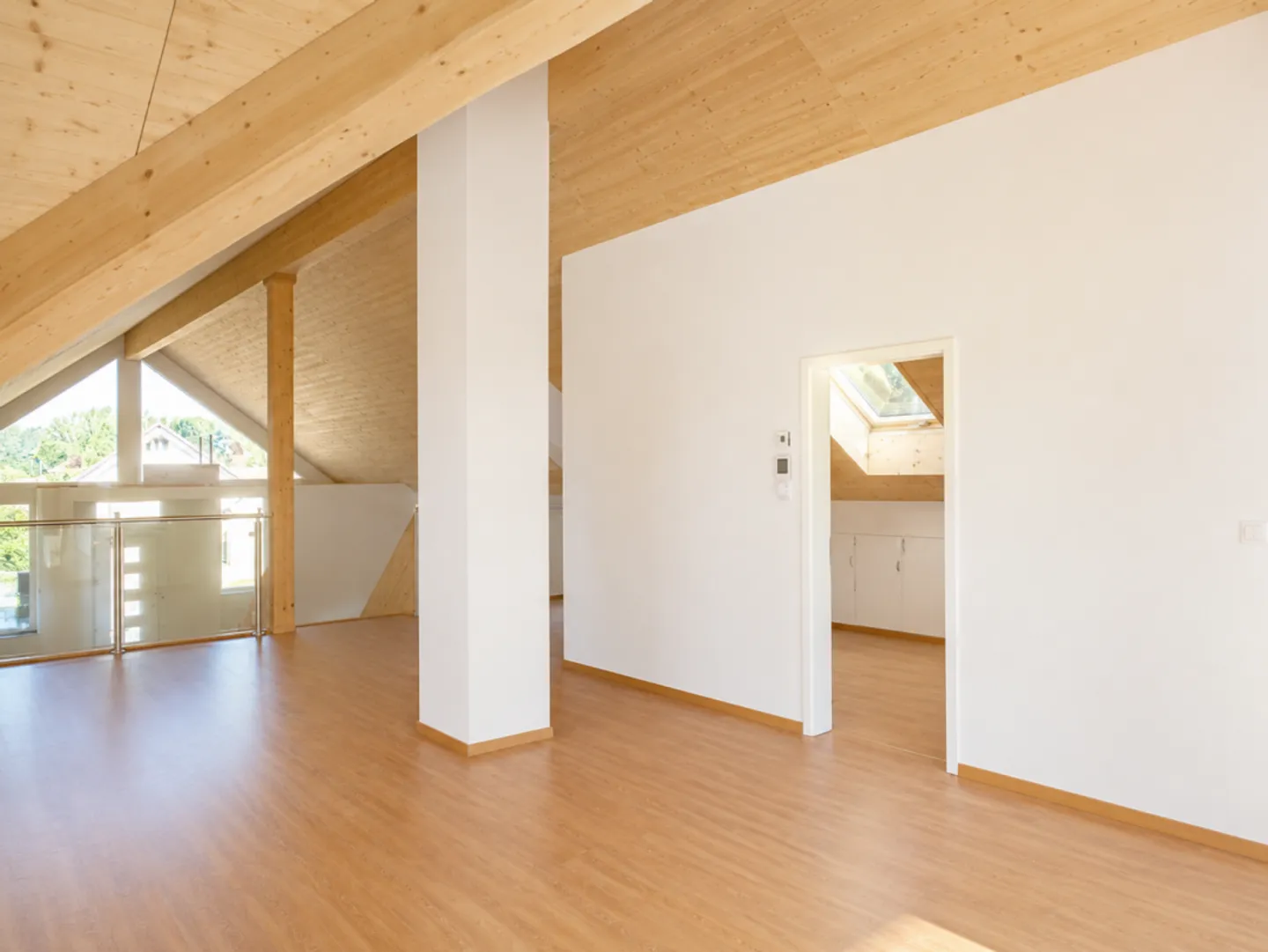 Casa ristrutturata con giardini - Foto 29 di 58