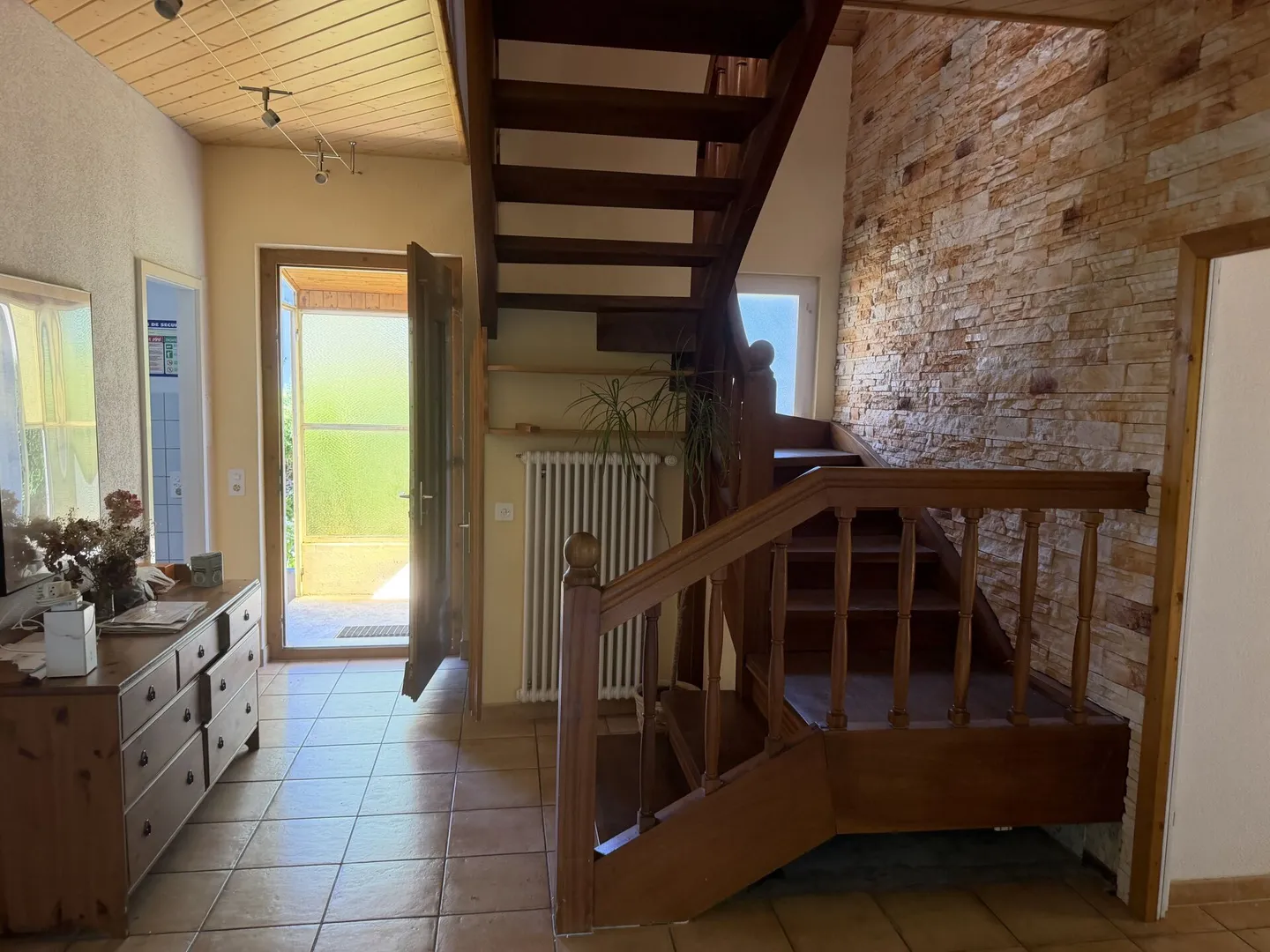 Single-family house with 8 rooms and separate studio - Cugy VD - Photo 8 of 16