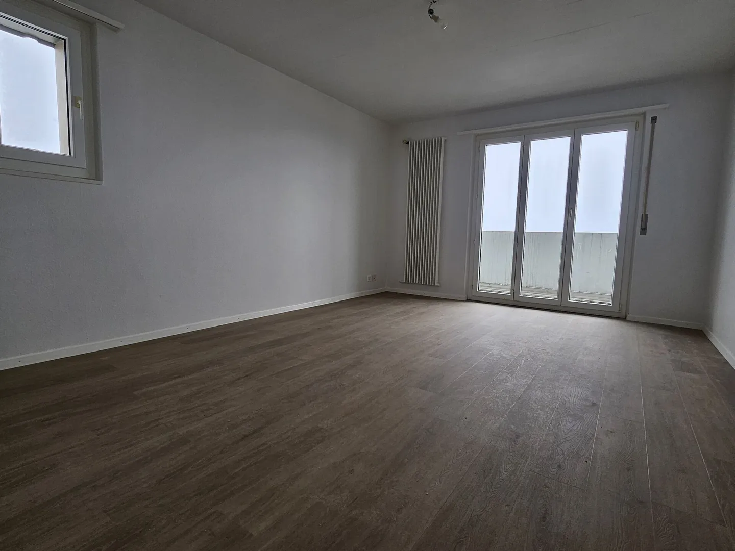 Renoviert! 3-Zimmer-Wohnung im 8. Stock - Foto 3 von 7