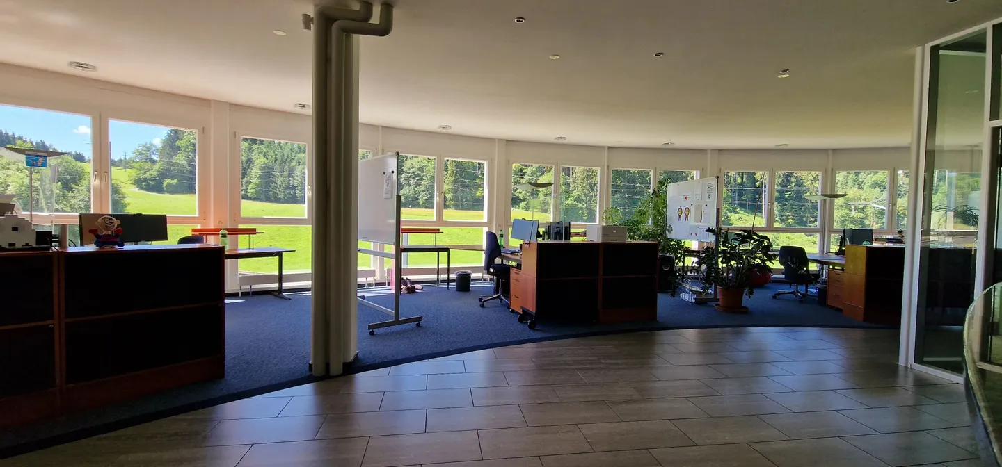 Moderne 6-Zimmer-Büroräume in Feusisberg mit herrlicher Aussicht - Foto 10 von 10
