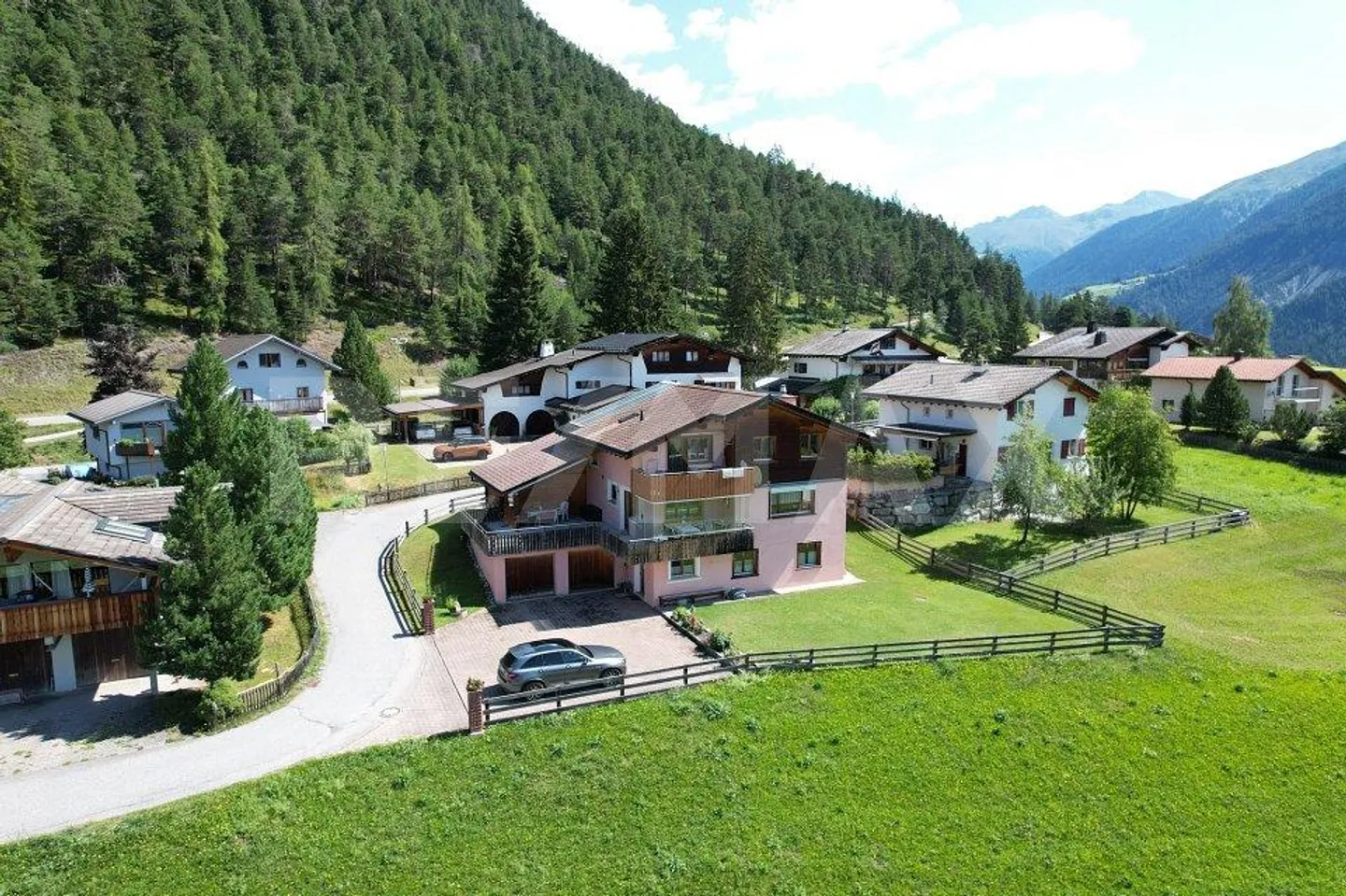 Casa bifamiliare con vista mozzafiato a Schmitten (Albula) - Foto 1 di 10