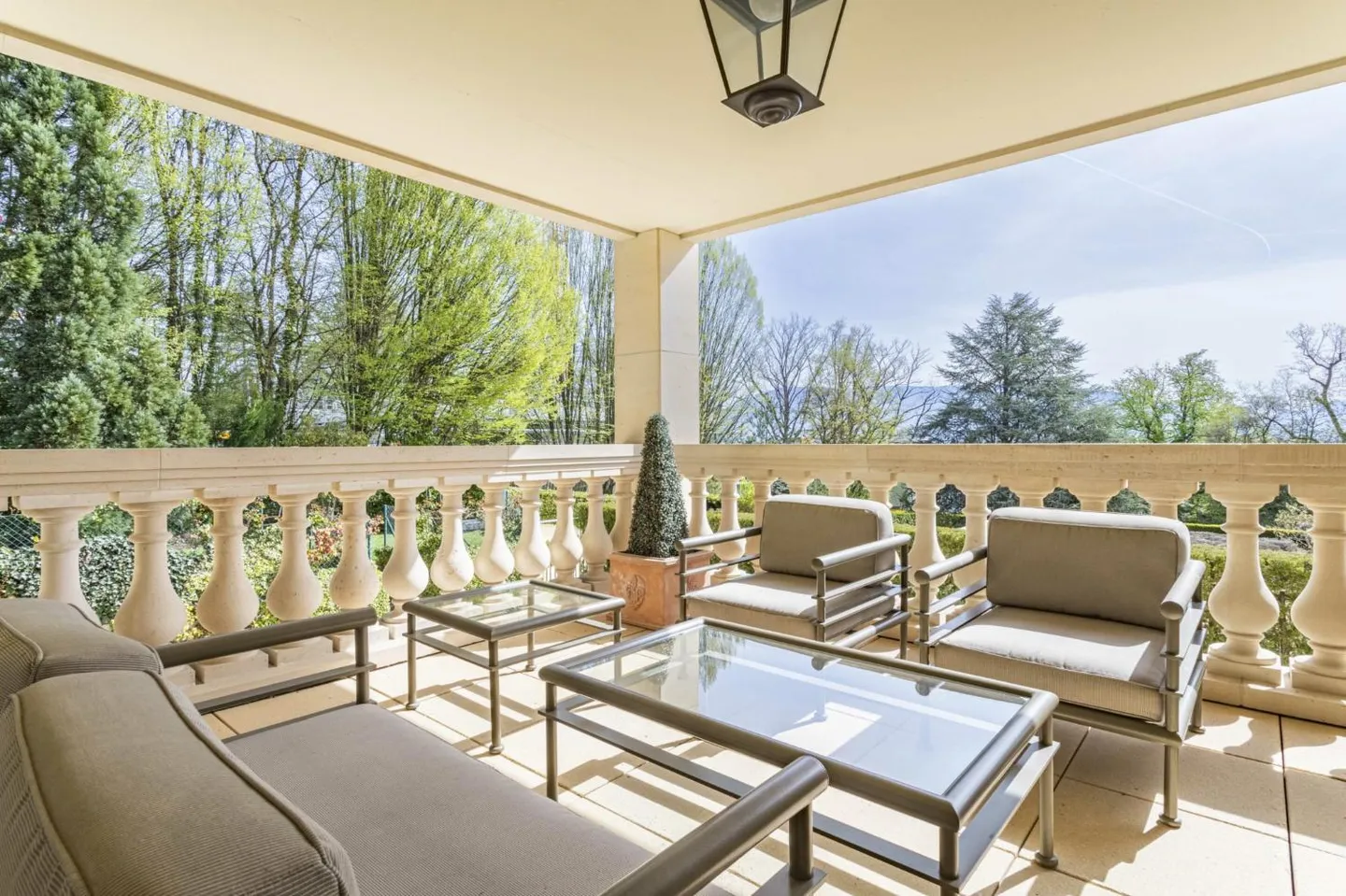 Exceptional apartment in the heart of a green setting - Photo 5 of 5