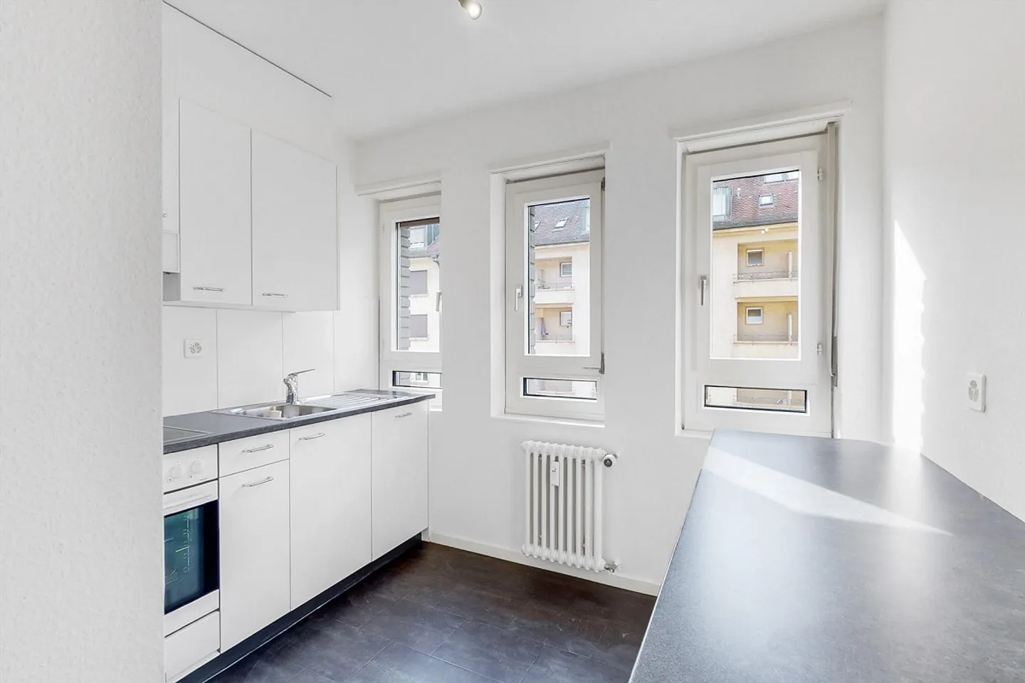 Attractive single or commuter apartment - Photo 2 of 7