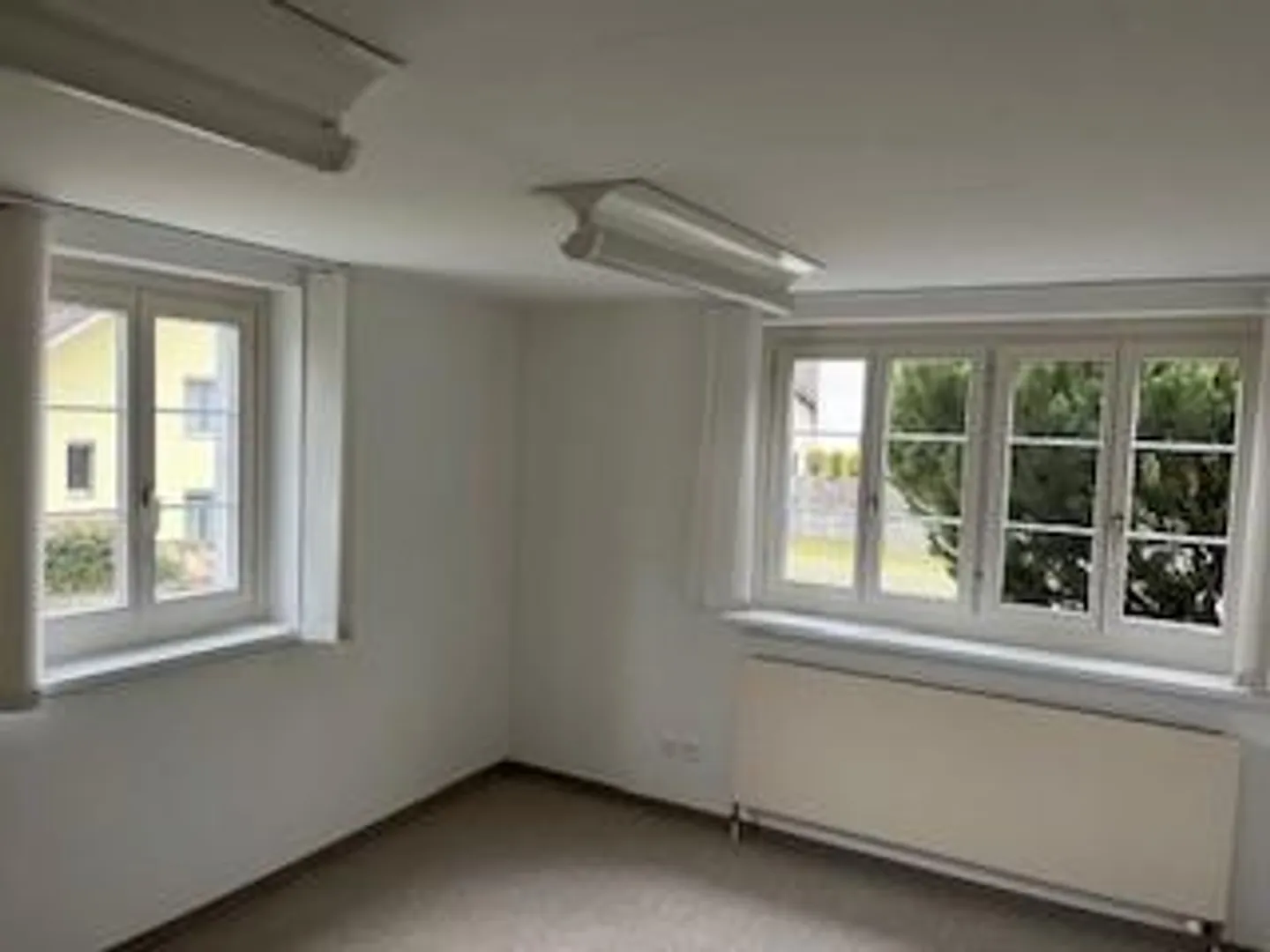 Office space for rent - Photo 1 of 6