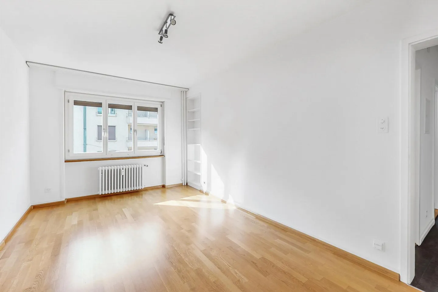 Attractive single or commuter apartment - Photo 5 of 7