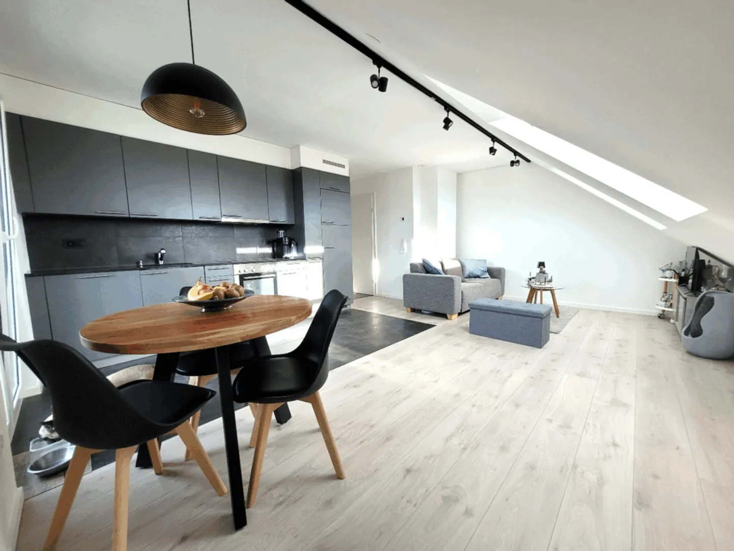 Charmant Appartement 3.5 pièces - Photo 2 sur 8