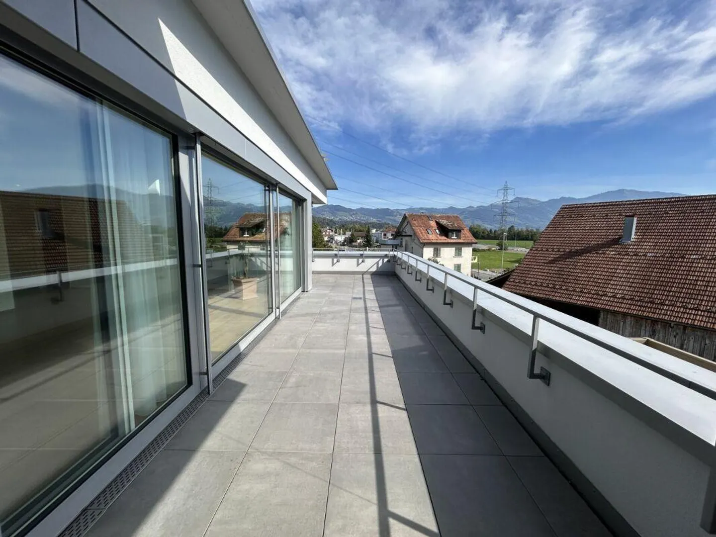 Appartement en attique de 4,5 pièces au standard de propriété recherché ? - Photo 2 sur 18
