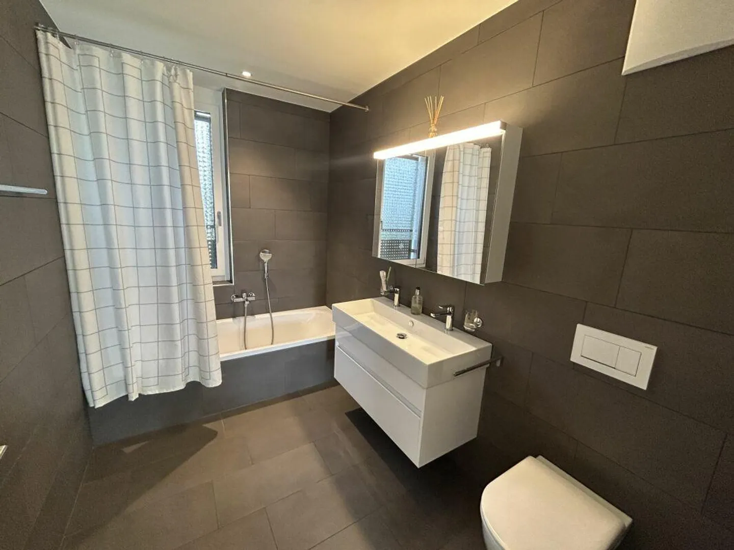 Appartement en attique de 4,5 pièces au standard de propriété recherché ? - Photo 11 sur 18