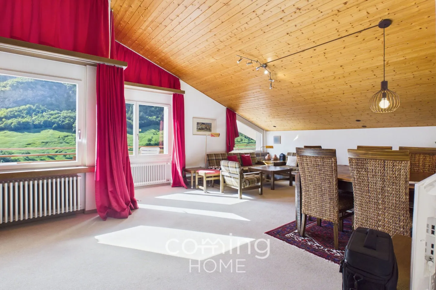 Appartement sous les combles de 2,5 pièces ensoleillé à Leukerbad avec vue sur la montagne - Photo 2 sur 10