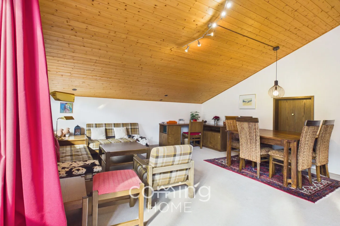 Appartement sous les combles de 2,5 pièces ensoleillé à Leukerbad avec vue sur la montagne - Photo 4 sur 10