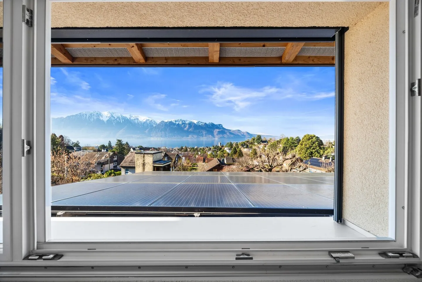 Large Two-Family Villa - Photo 4 of 13