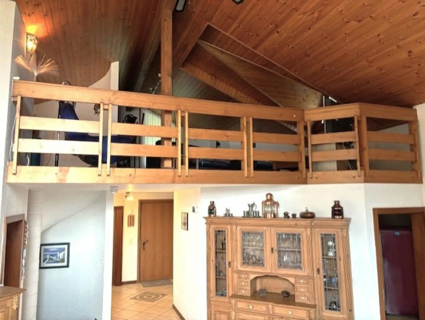 Originelle Design-Villa mit Seesicht und grossem Raumvolumen - Foto 3 von 12