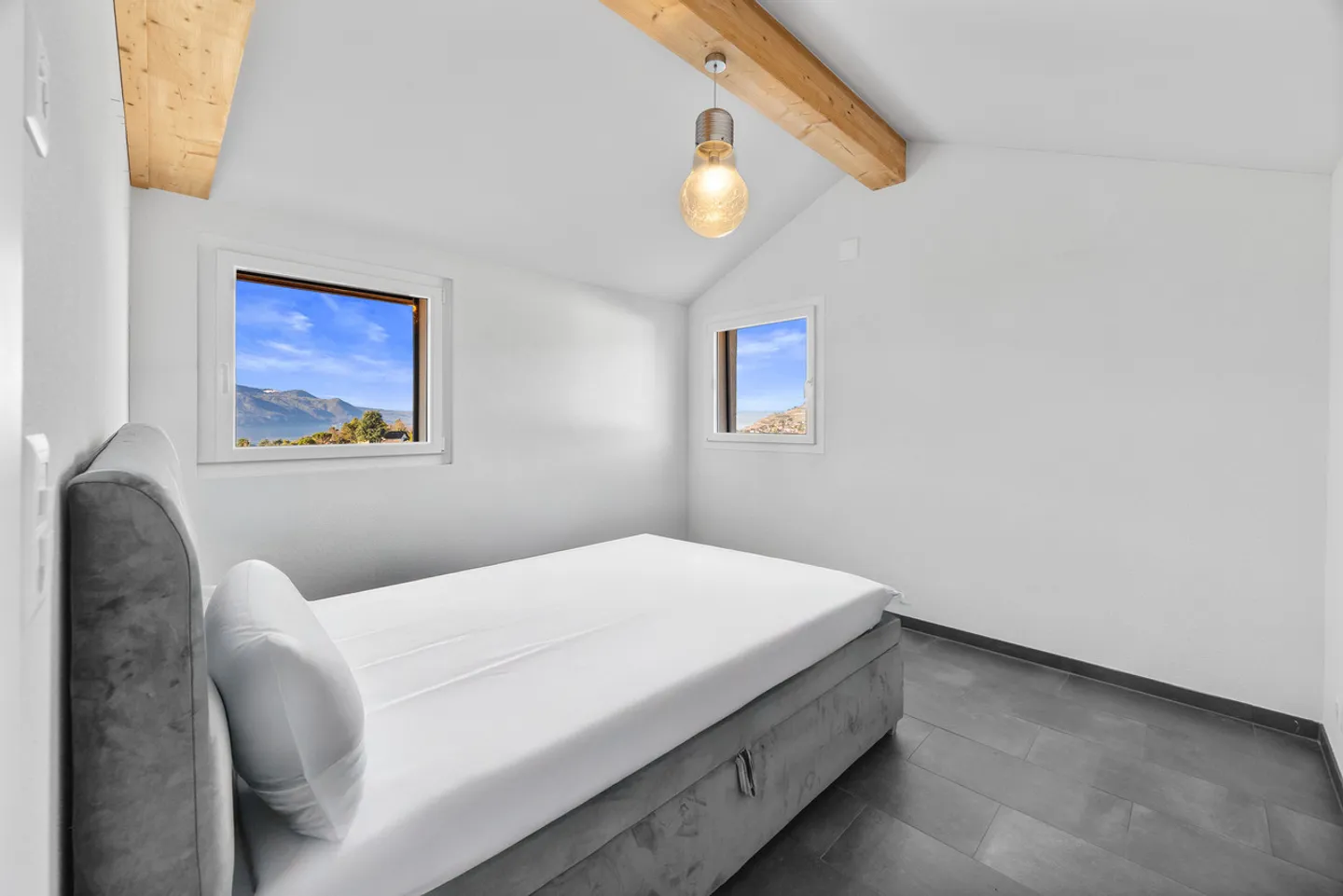 Large Two-Family Villa - Photo 9 of 13