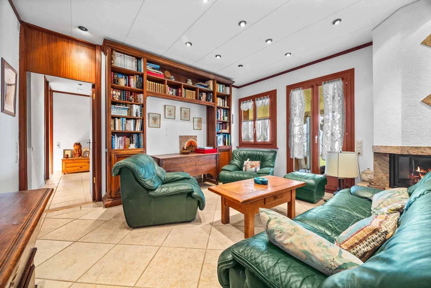 Large Two-Family Villa - Photo 11 of 13