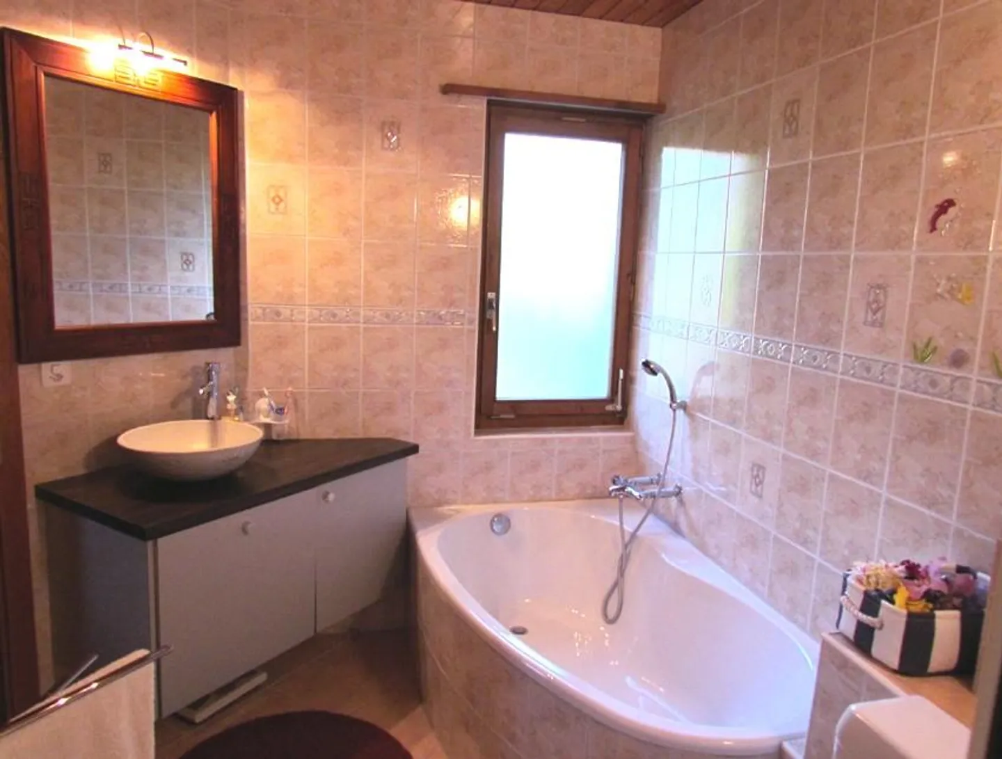 Originelle Design-Villa mit Seesicht und grossem Raumvolumen - Foto 7 von 12