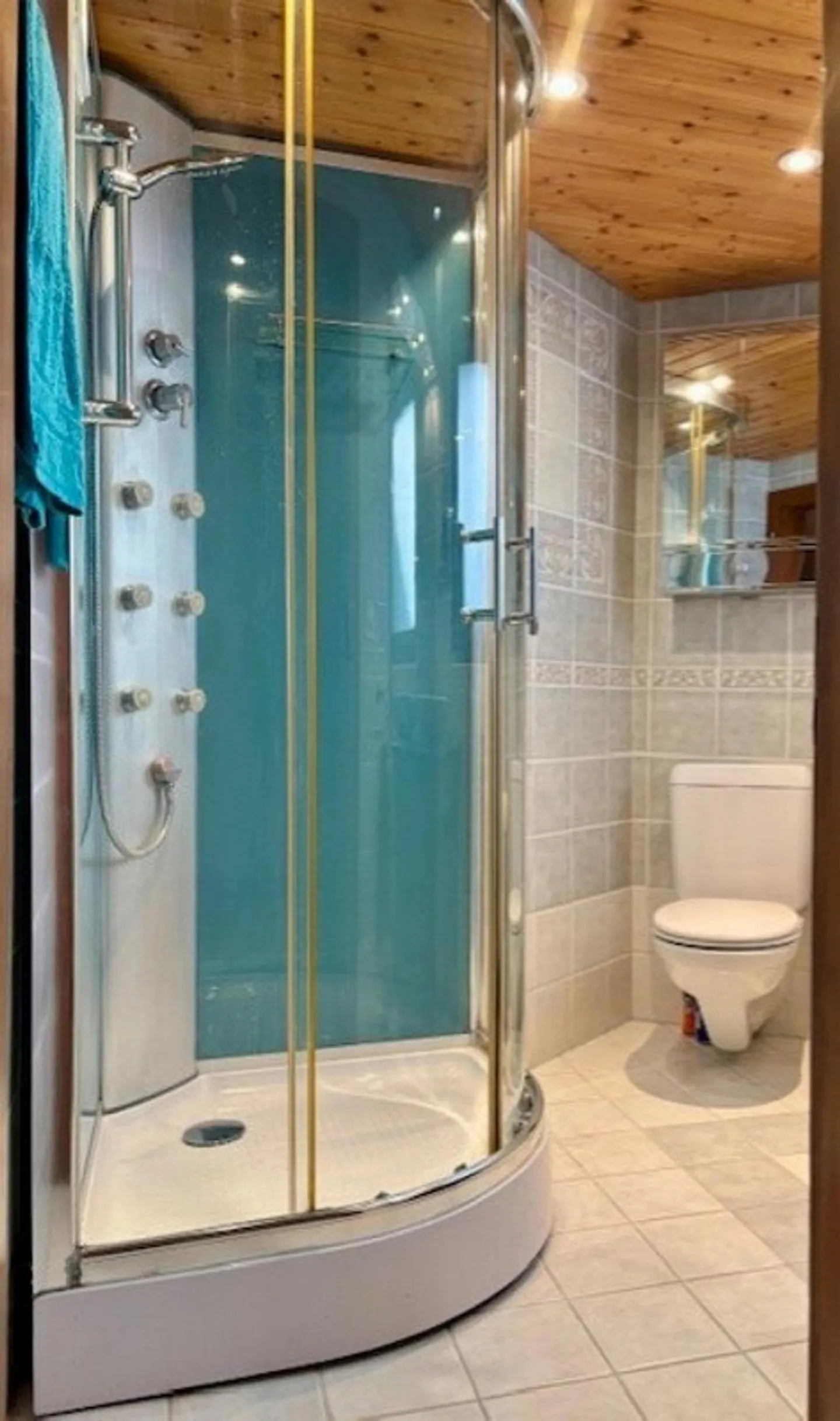 Originelle Design-Villa mit Seesicht und grossem Raumvolumen - Foto 11 von 12