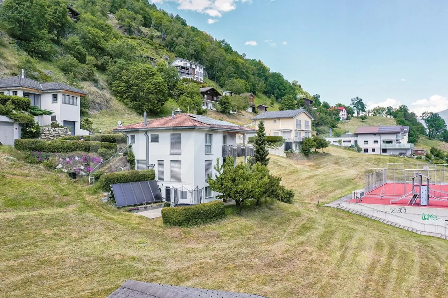 Geräumiges Einfamilienhaus mit Bergblick - Foto 1 von 13