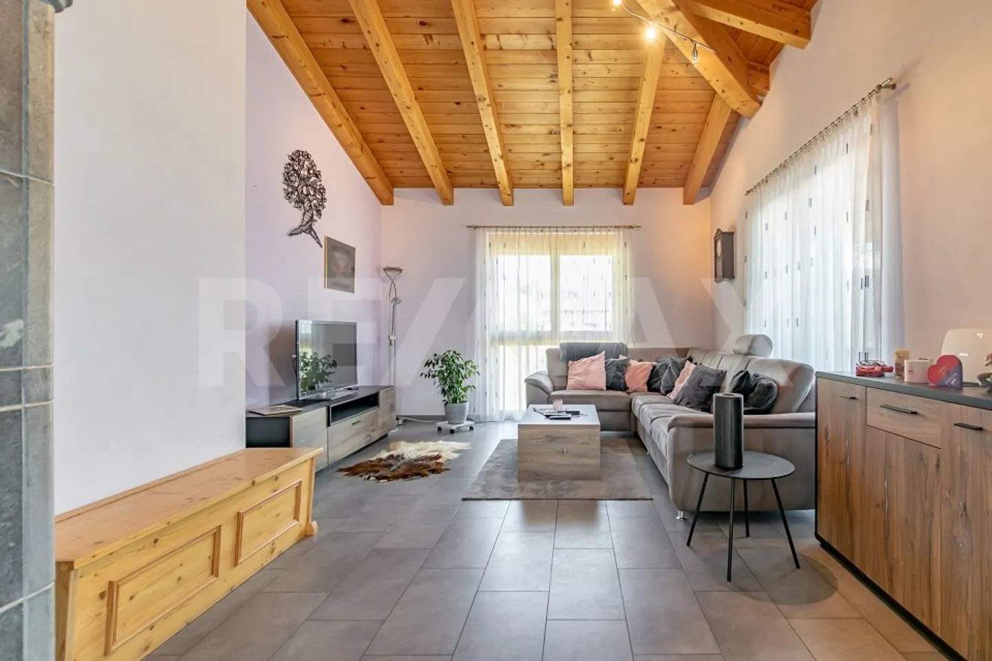 Geräumiges Einfamilienhaus mit Bergblick - Foto 4 von 13