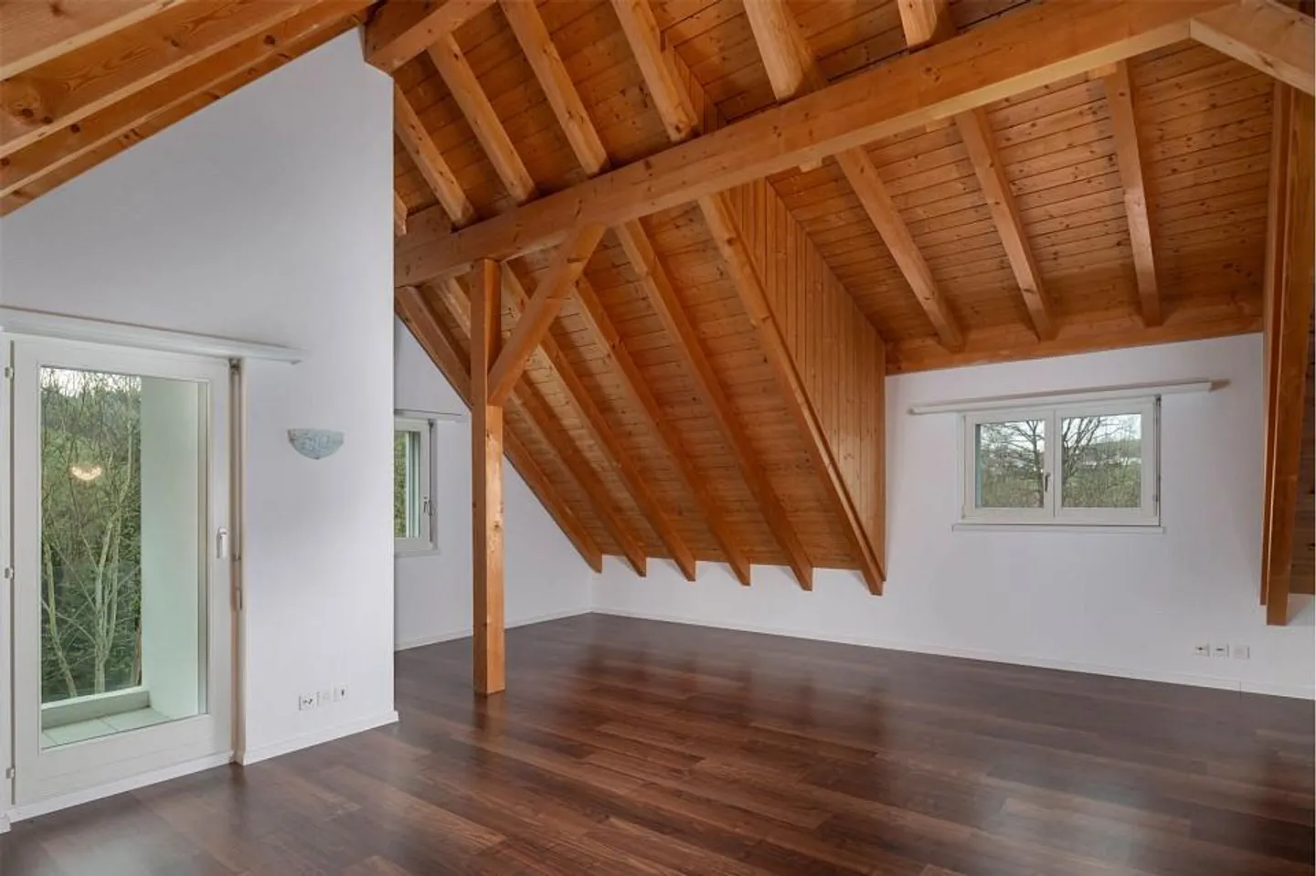 Living oasis in an unobstructed location with large garden & pool - Photo 9 of 13