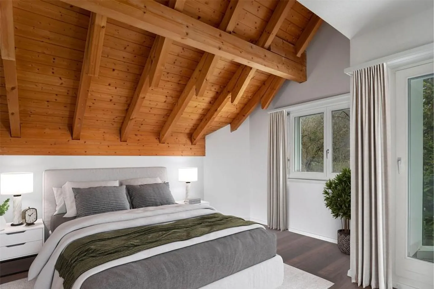 Living oasis in an unobstructed location with large garden & pool - Photo 10 of 13