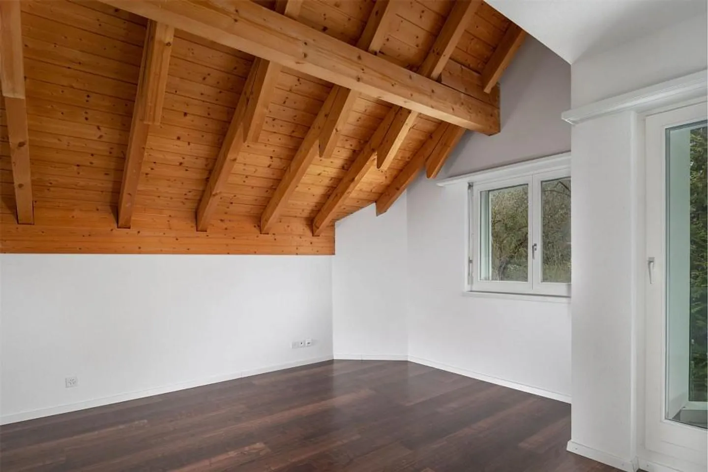 Living oasis in an unobstructed location with large garden & pool - Photo 11 of 13