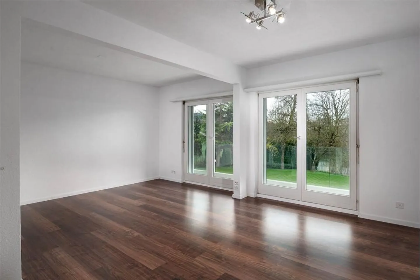 Living oasis in an unobstructed location with large garden & pool - Photo 13 of 13