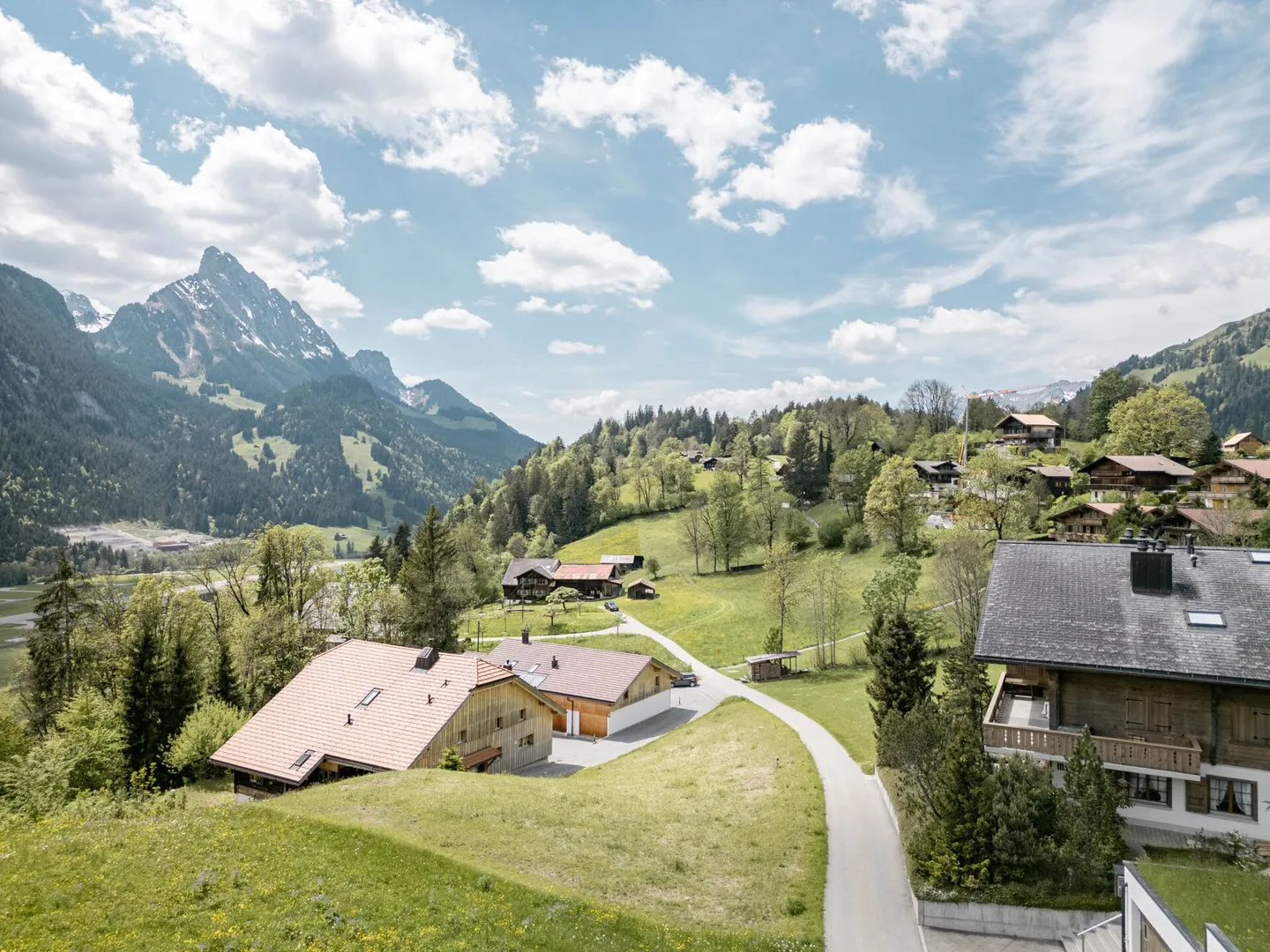Attico soleggiato con 1 camera da letto a Saanen con vista sulle montagne - Foto 2 di 13