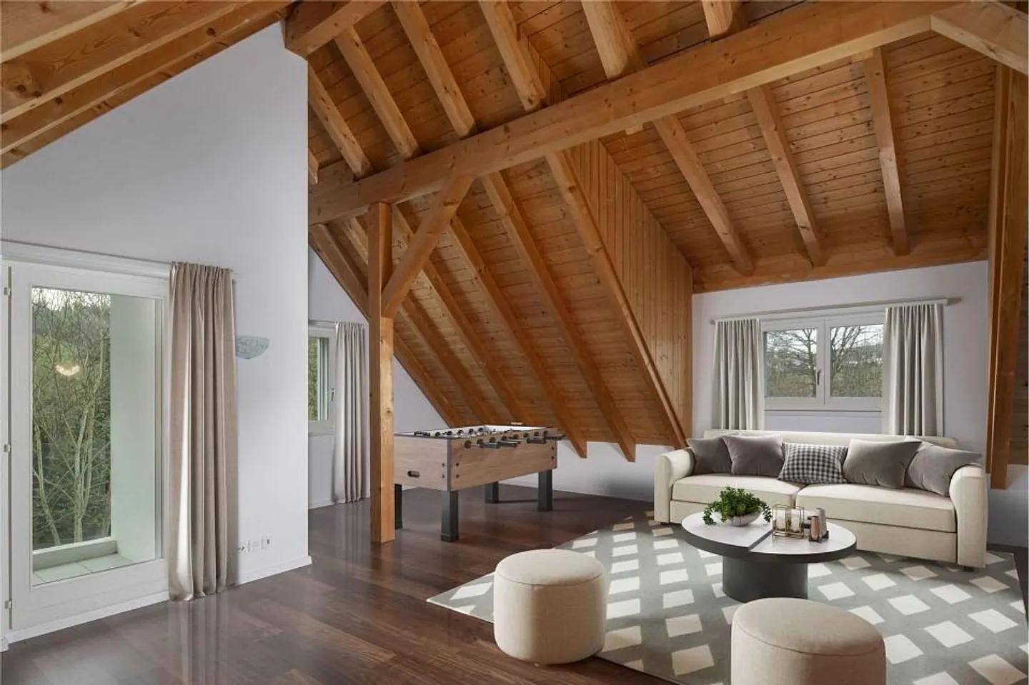 Living oasis in an unobstructed location with large garden & pool - Photo 8 of 13