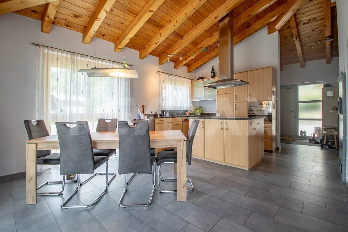 Geräumiges Einfamilienhaus mit Bergblick - Foto 7 von 13