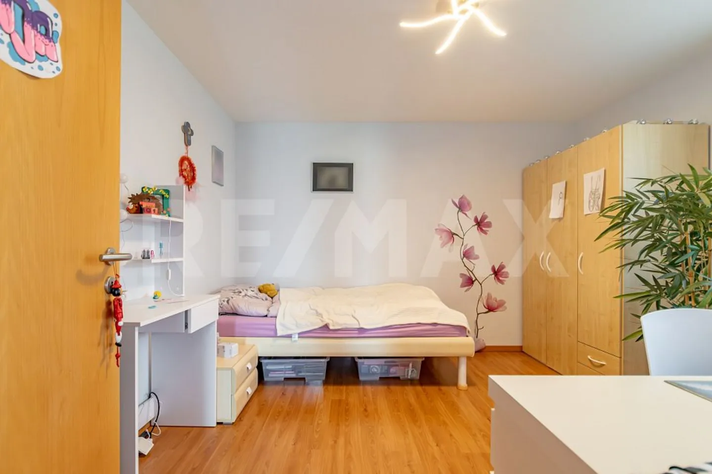 Geräumiges Einfamilienhaus mit Bergblick - Foto 9 von 13