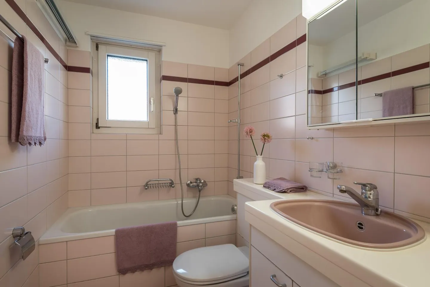 Idyllic on the outskirts! *Rent without deposit* - Photo 4 of 7