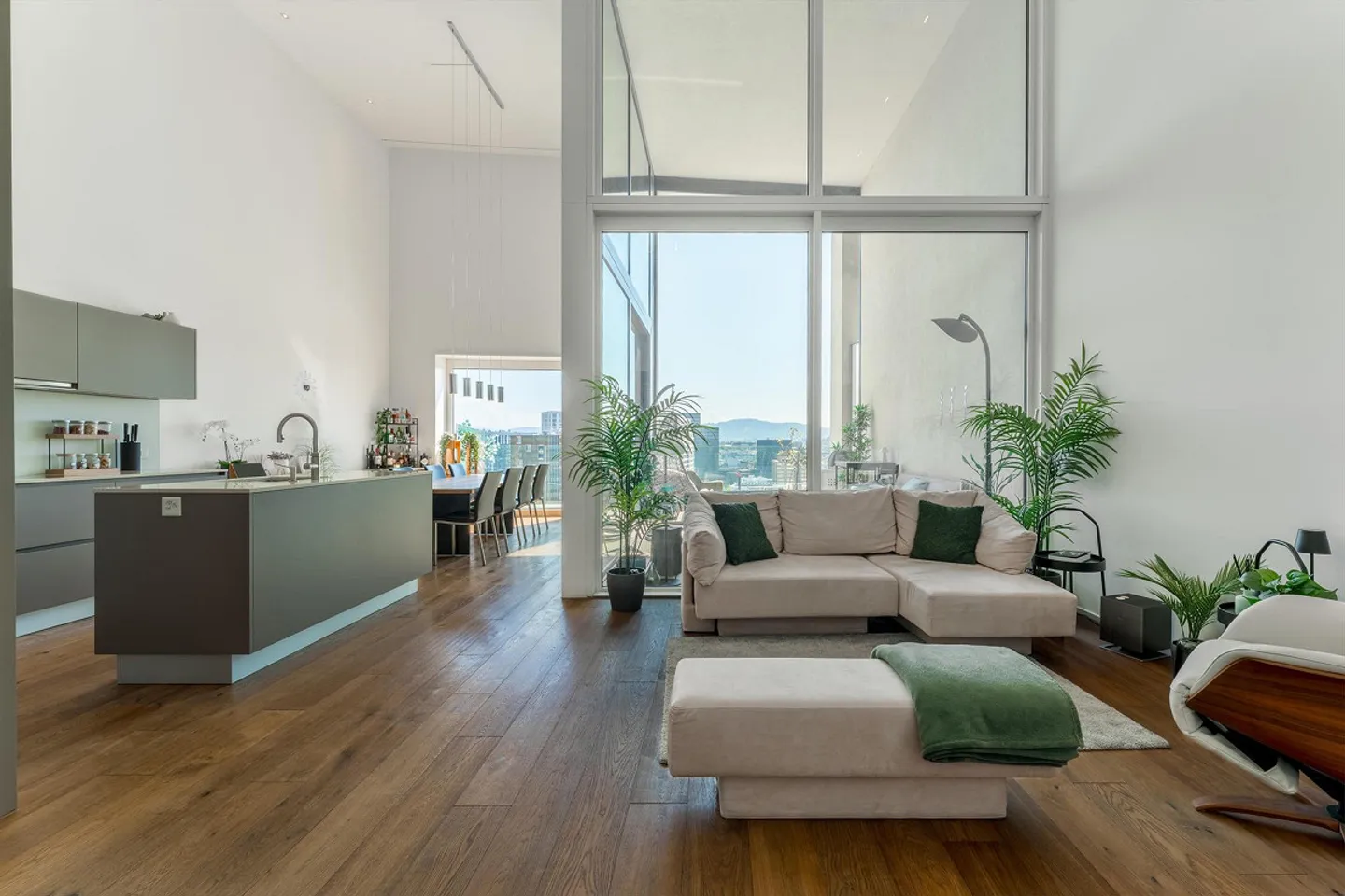 Impressive 5½-room penthouse duplex apartment in Zurich. - Photo 2 of 5