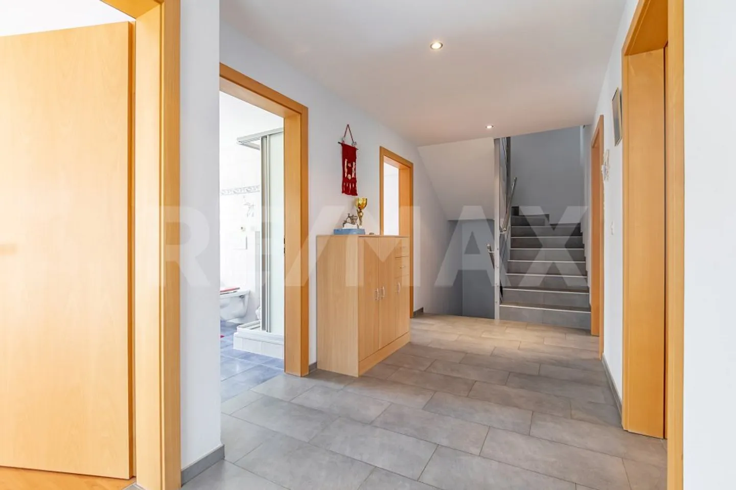 Geräumiges Einfamilienhaus mit Bergblick - Foto 13 von 13