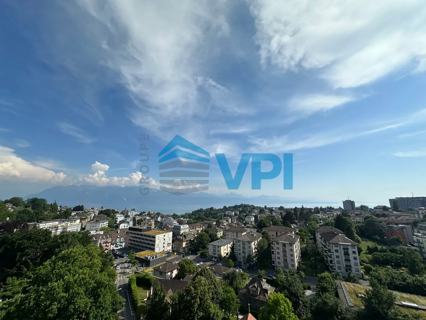 Wunderschöne 4,5 Zimmer mit Panorama über den See - Foto 1 von 9