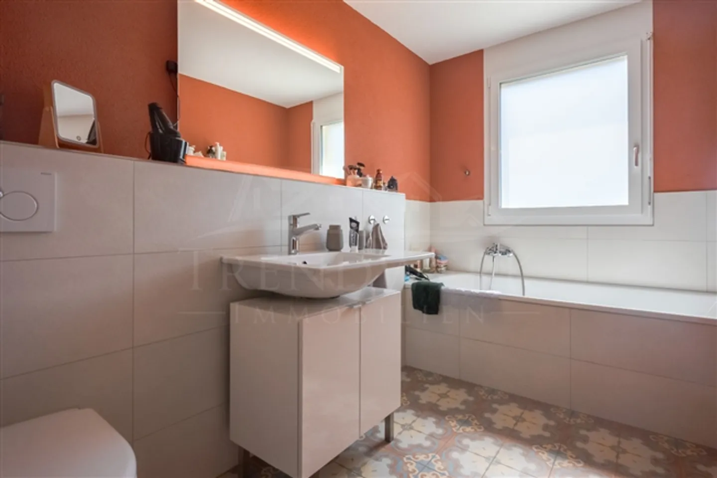 «Moderne 4.5-Zimmer-Wohnung mit zwei Einstellhallenplätzen in Leuzigen» - Foto 8 von 16