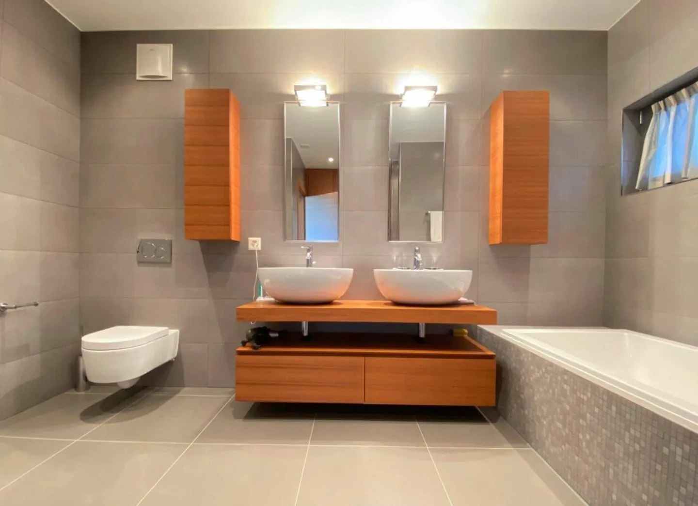 VIGANELLO · HOCHWERTIGES PANORAMA · IN DEN BERGEN · 4.5 ZIMMER MIT 3 BÄDERN - Foto 8 von 13