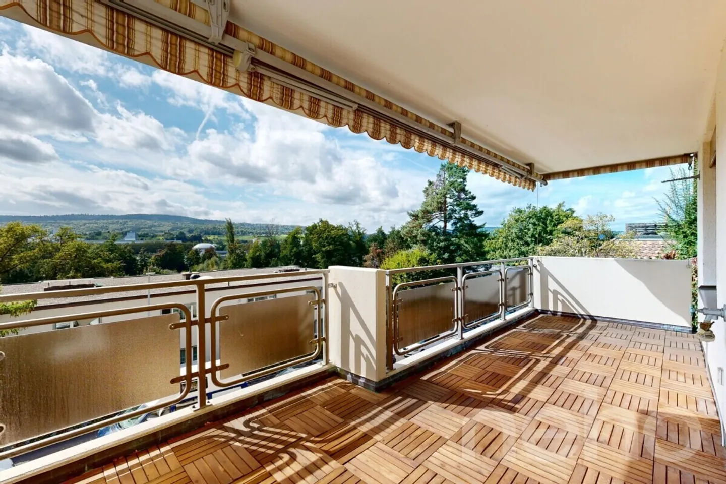 Helle 4.5-Zimmer-Wohnung mit schöner Aussicht in Oberengstringen - Foto 5 von 12