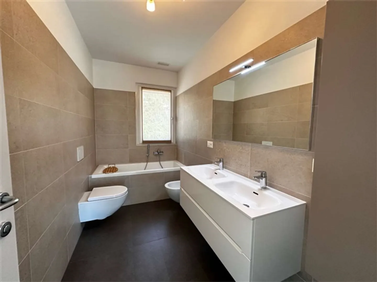 Large 4.5-room apartment with terrace and lake view - Photo 18 of 20