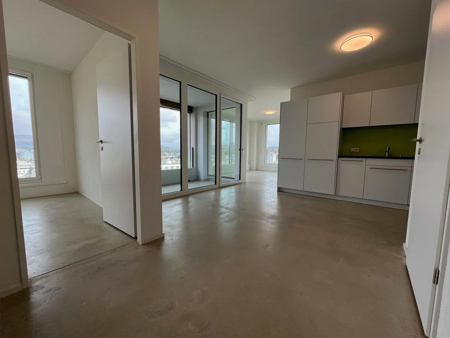 Bel appartement de 2.5 pièces au 8ème étage avec vue dégagée - Photo 2 sur 8