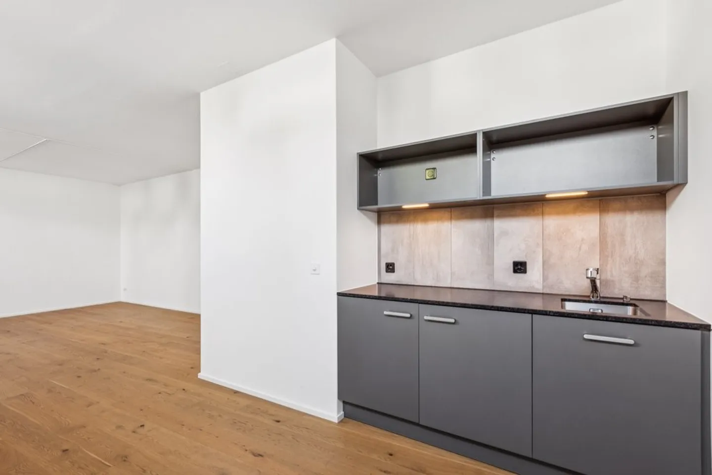 Espace commercial moderne à Reinach - Photo 3 sur 4