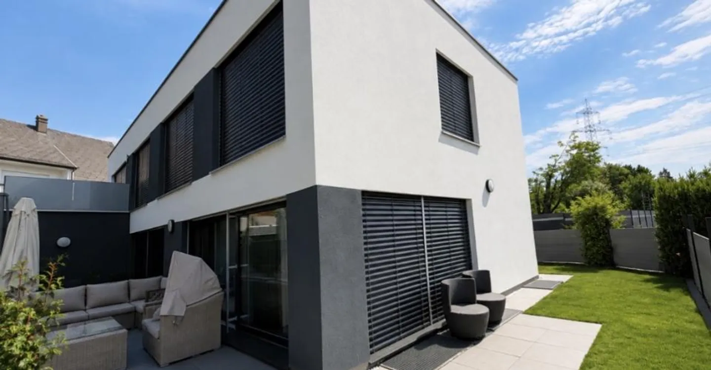 MARLY – MAGNIFICENT 6.5 ROOM VILLA WITH INDEPENDENT STUDIO - Photo 4 of 13