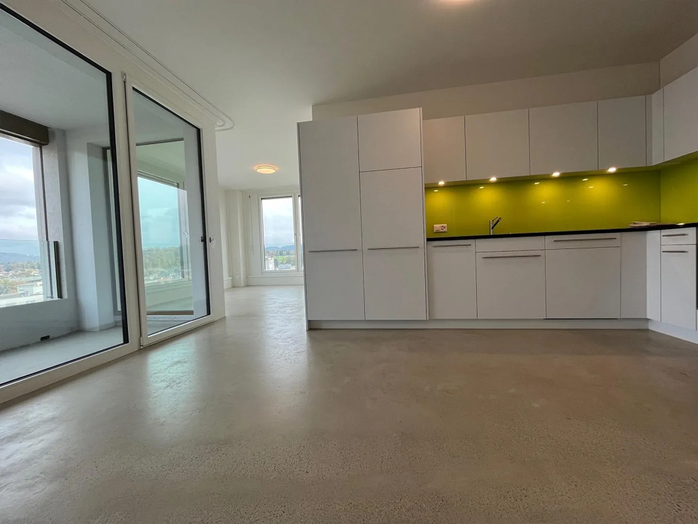 Bel appartement de 2.5 pièces au 8ème étage avec vue dégagée - Photo 5 sur 8